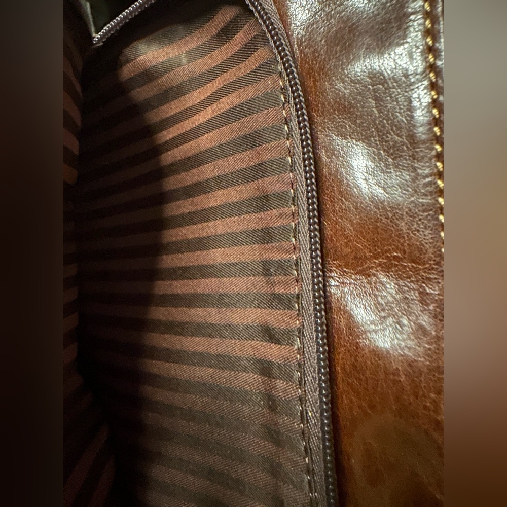 Elegant Dark Brown Leather Crossbody Bag - Picture 6 of 8